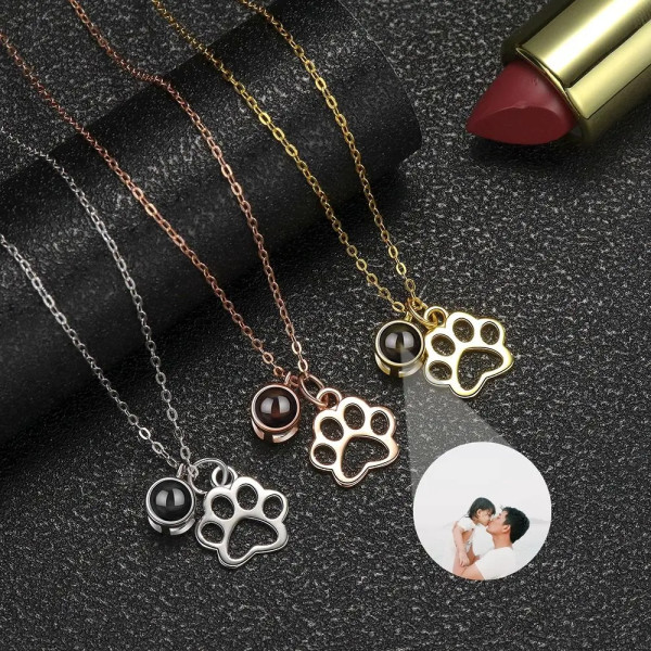Pfoten-Halskette mit Fotoprojektion – Personalisierte Halskette mit verstecktem Bild