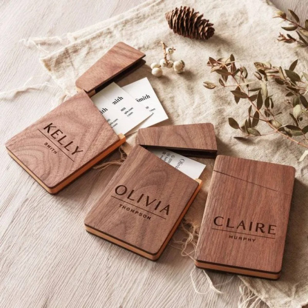 Logo-Visitenkartenetui aus Holz mit Gravur – Personalisierte Visitenkarten-Holzbox